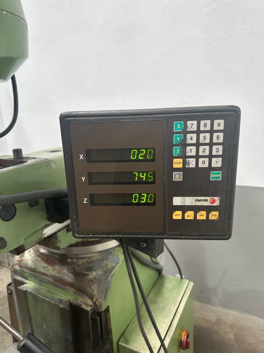 Fresadora Lagun FTV4, cabezal variable y mesa amplia - Imagen 4