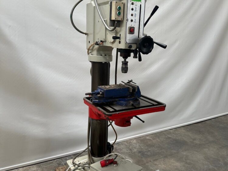 Alternative view of Taladro Erlo TC 32 de columna con engranajes