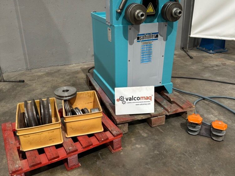 Máquina Curvadora motorizada de perfiles y tubos Sahinler PK-35 S