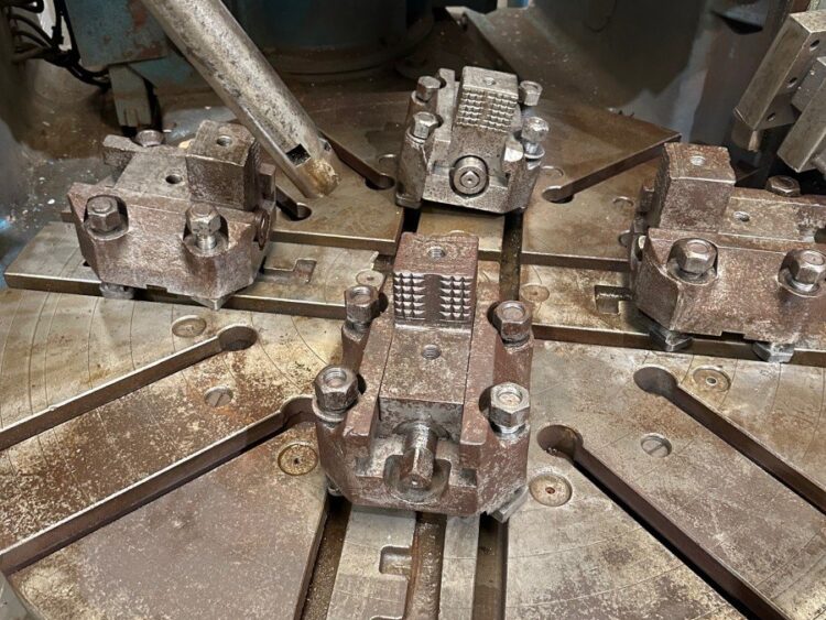 Alternative view of TOS SK 12 A Vertical Lathe