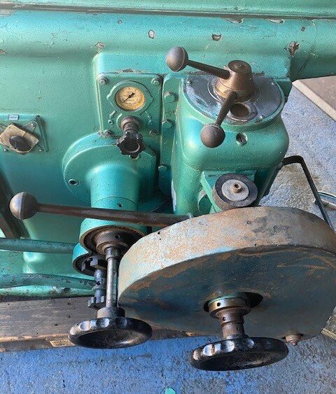 Alternative view of Pinondo L 550 Shaper with Angle Plate and Lathe Chuck