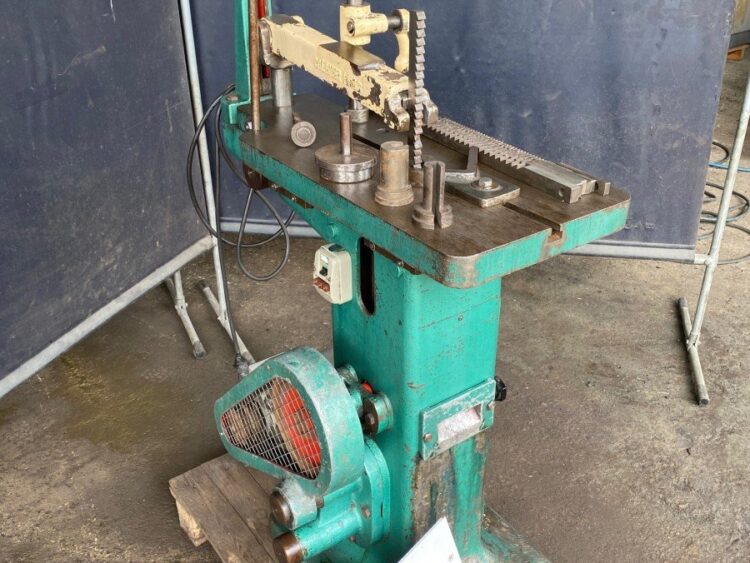 Entalladora / Mortajadora Colomer con Accesorios