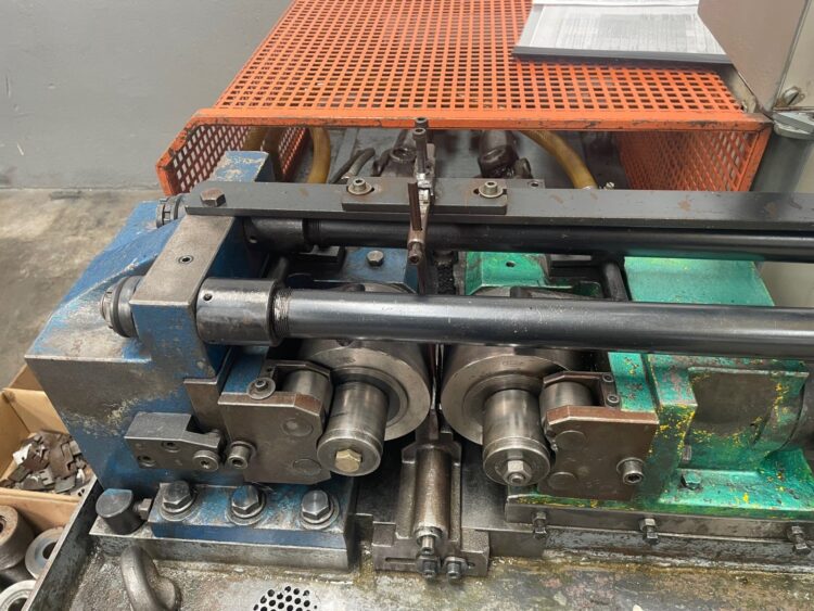 Alternative view of Seny D-44 EH Hydraulic Thread Rolling Machine with 2 Rolls