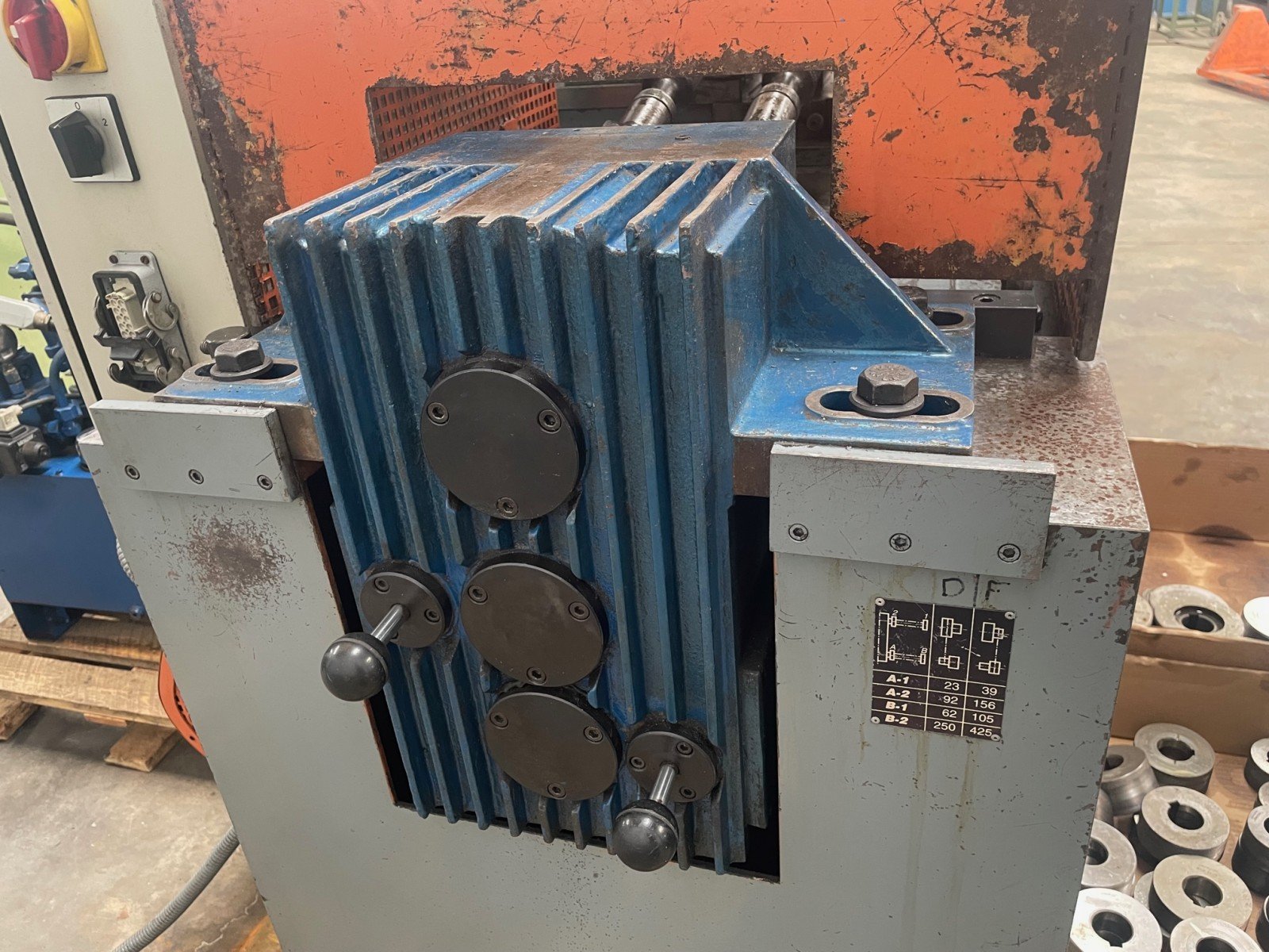 Seny D-44 EH Hydraulic Thread Rolling Machine with 2 Rolls - Image 8