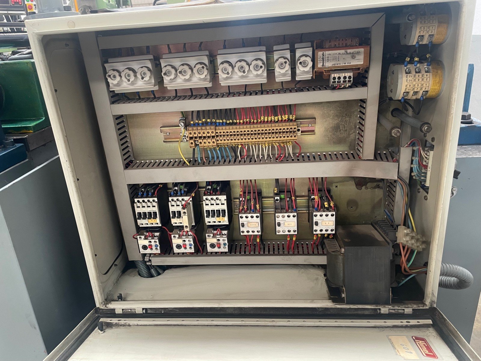 Seny D-44 EH Hydraulic Thread Rolling Machine with 2 Rolls - Image 9