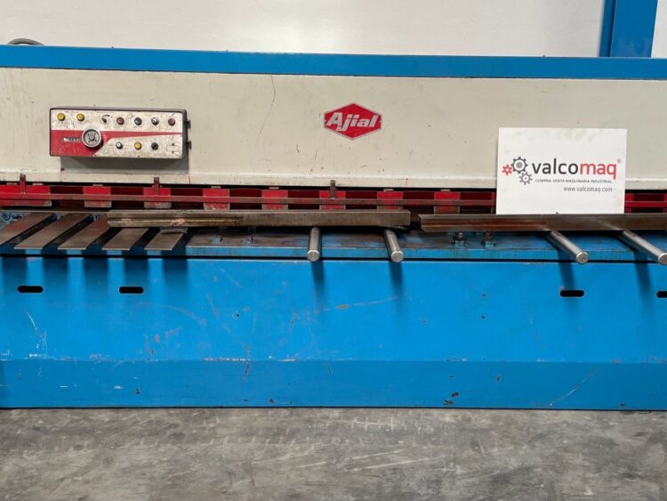 Cizalla Hidráulica Ajial de 3050 x 4 mm con Corte Pendular