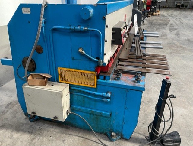 Alternative view of Ajial Hydraulic Shear 3050 x 4 mm with Swing Beam Cut