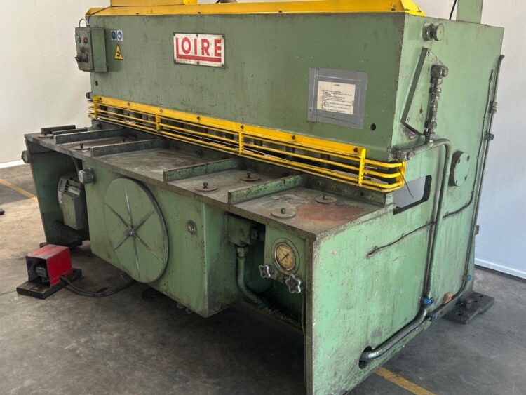 Alternative view of Loire CHP-6/21 Hydraulic Shear 2050 x 6 mm with Swing Beam Cut