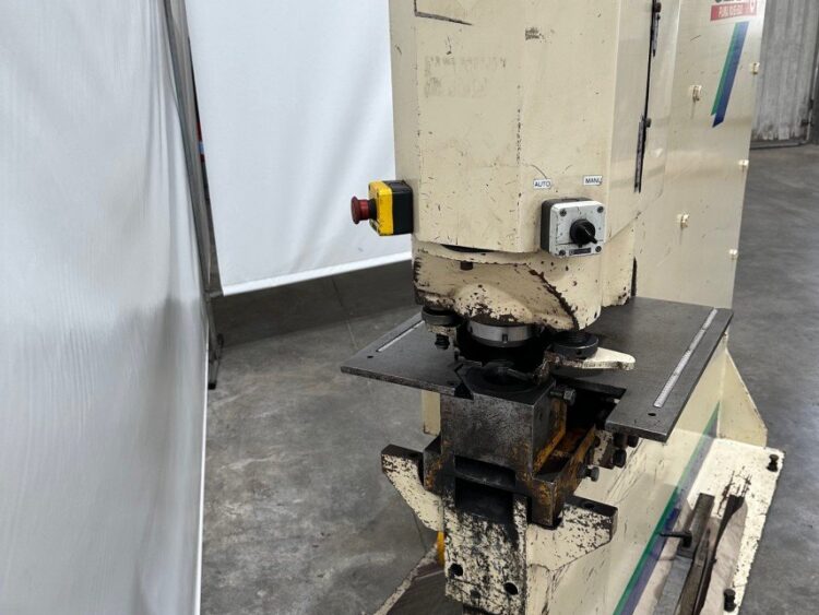 Alternative view of Geka Puma 110/E-500 Punching Machine 110 Tns