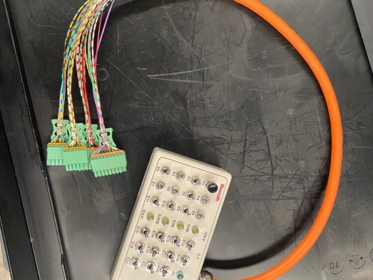 Material Rexroth Control Training PSS E05 con E/A Box IndraDrive CSM