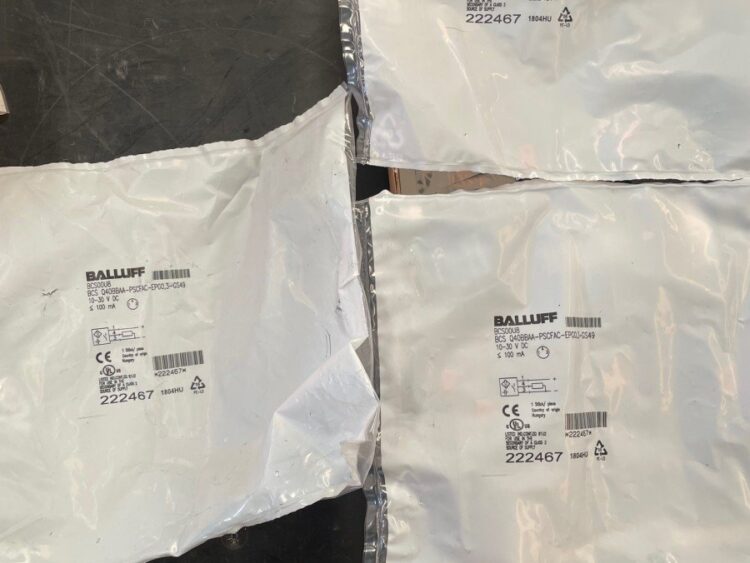 Balluff BCS00U8 BCS Q40BBAA-PSCFAC-EP00 Laser Sensor Set (3 Units)