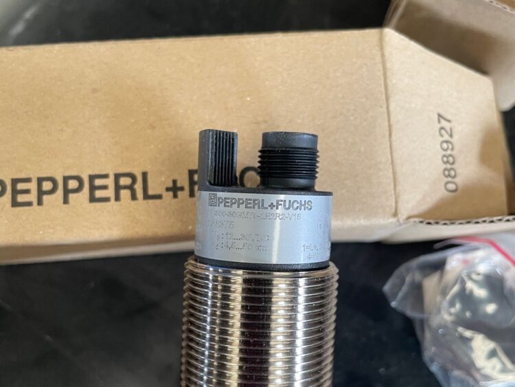 Alternative view of Detector Ultrasónico Pepperl+Fuchs UC500-30GM70-2E2R2-V15