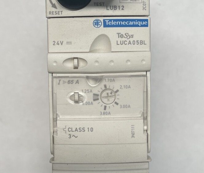 Arrancador Schneider TeSys LUB12 con Módulo LUC A05BL de 24 V