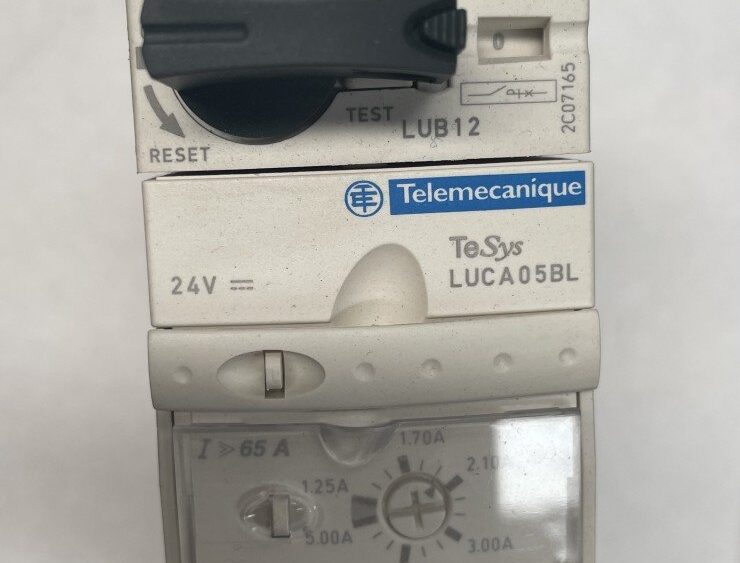Alternative view of Arrancador Schneider TeSys LUB12 con Módulo LUC A05BL de 24 V