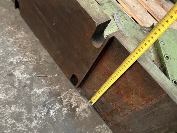 Alternative view of Large Lathe Steady Rest with 500 mm x 550 mm