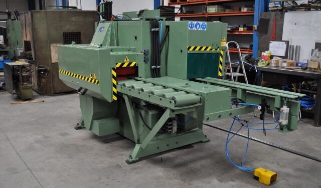 Escuadradora y Múltiple de Tronquillos B23 con Motor de 75 CV