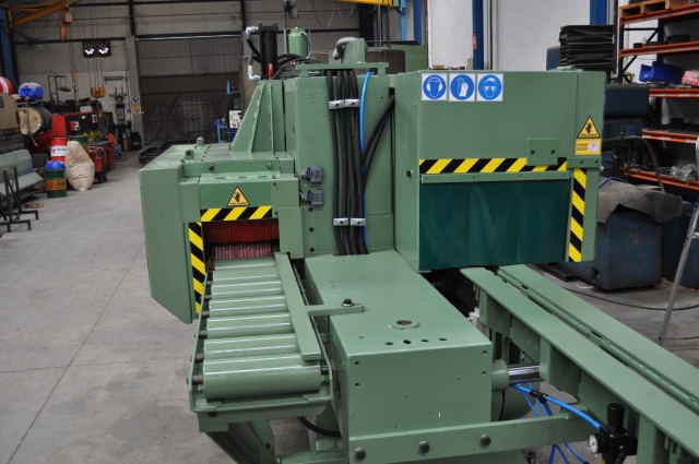 Alternative view of Escuadradora y Múltiple de Tronquillos B23 con Motor de 75 CV