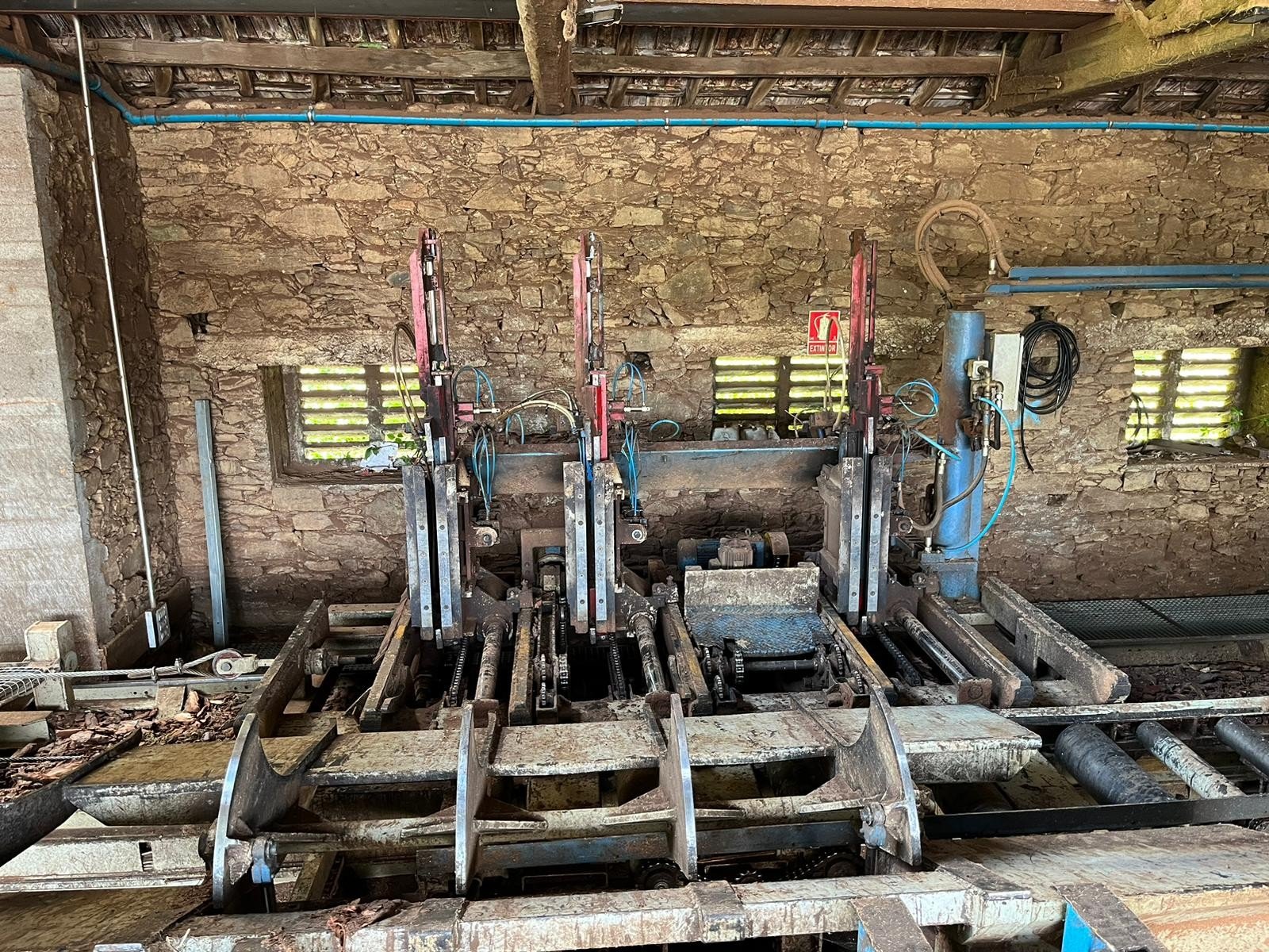 Conjunto de Carro–Charriot Jocar 30P900 con Sierra de Cinta Bicorte 1250/165 + Cabina Cerrada - Imagen 4