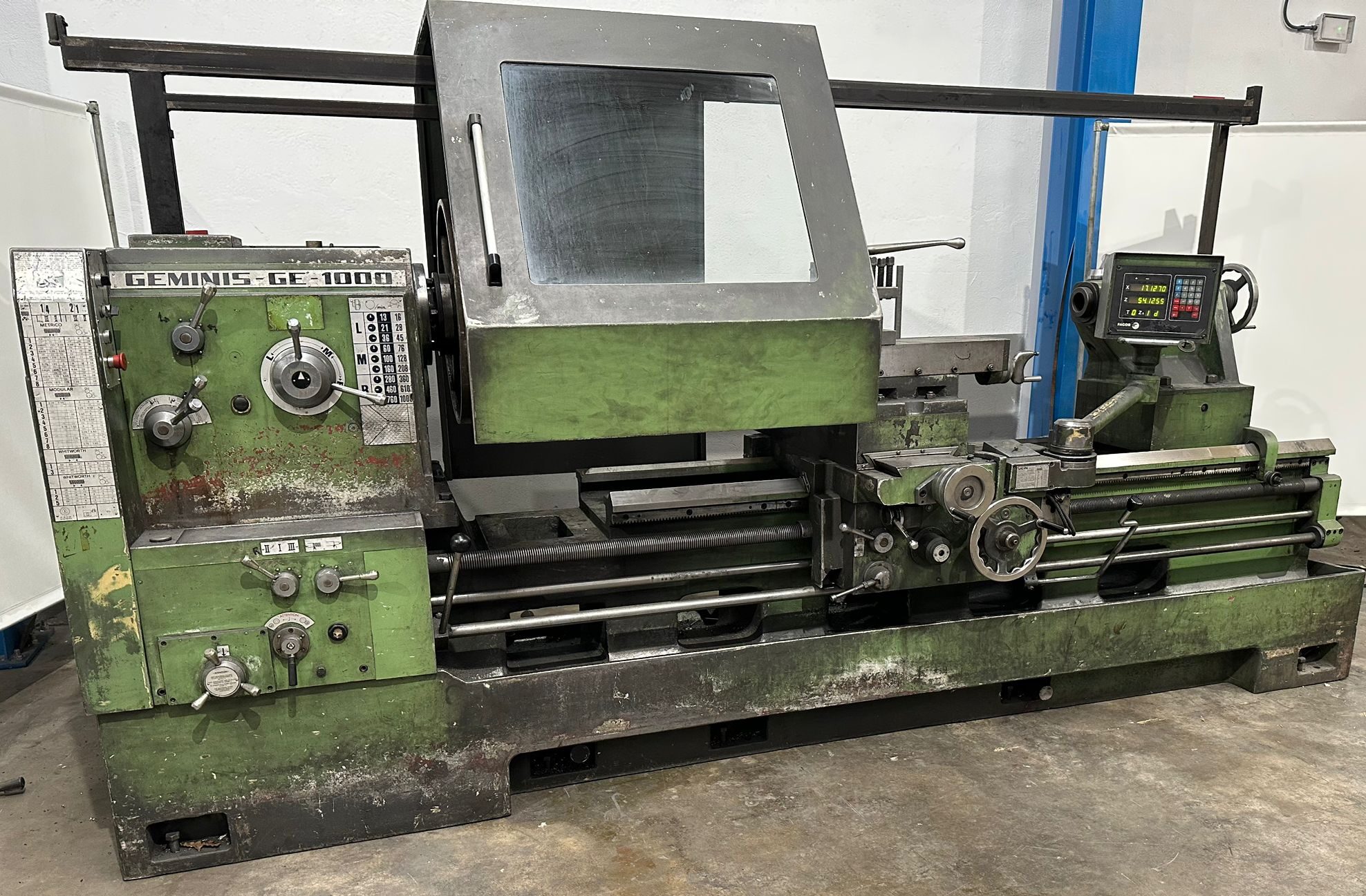Torno Geminis GE 1000 de 2000 mm entre Puntos con Visualizador de Cotas