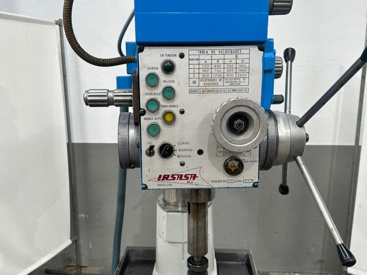 Alternative view of Taladro Radial IRSA RSH 32-600 con Blocaje Hidráulico y Avances Automáticos