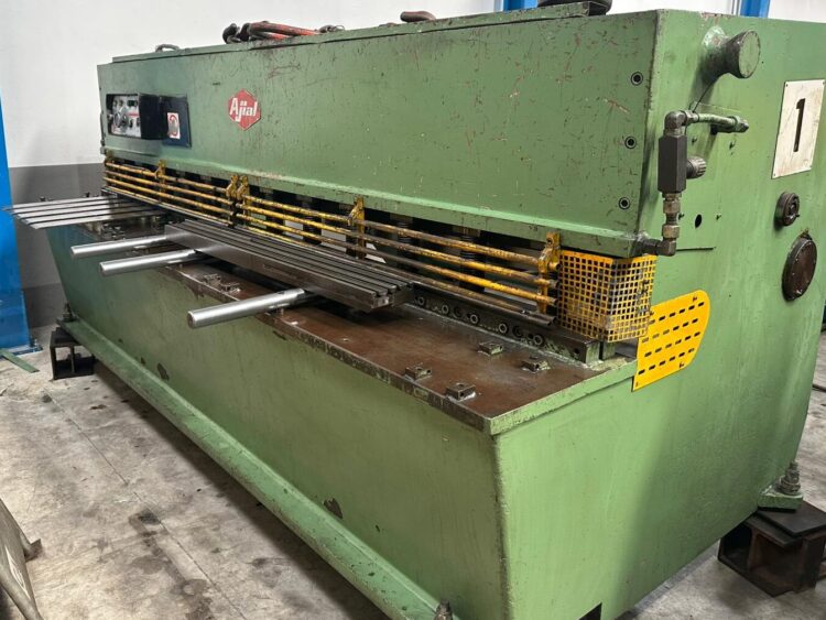 Cizalla Hidráulica Ajial CS 630 de 3050 × 6 mm con Corte Pendular