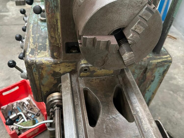 Alternative view of Torno Foradia OM 180 con 1.000 mm entre Puntos y 12 Velocidades