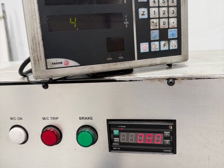 Torno Pinacho ML-18 325x1000mm vista lateral - Valcomaq