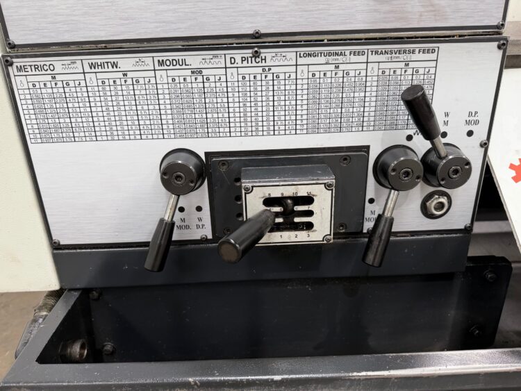 Torno Pinacho ML-18 325x1000mm detalle carro - Valcomaq