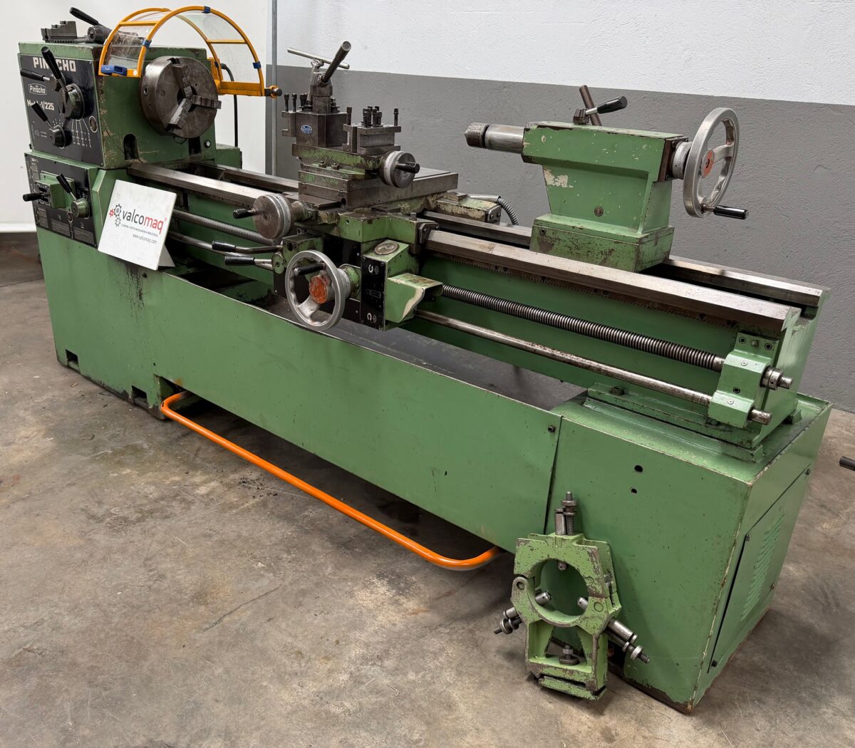 Torno Pinacho L1 225 × 1600 mm con Luneta y Torreta Rápida - VALCOMAQ
