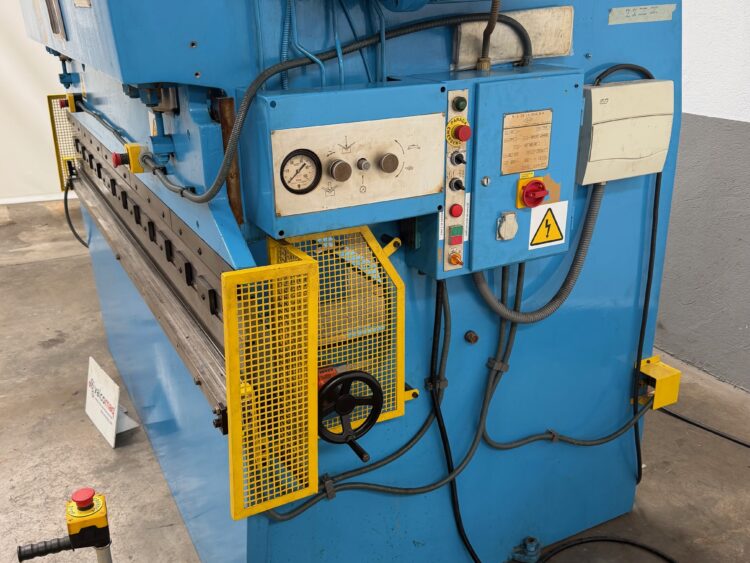 Alternative view of Ajial PPH 65T Hydraulic Press Brake 2550 mm