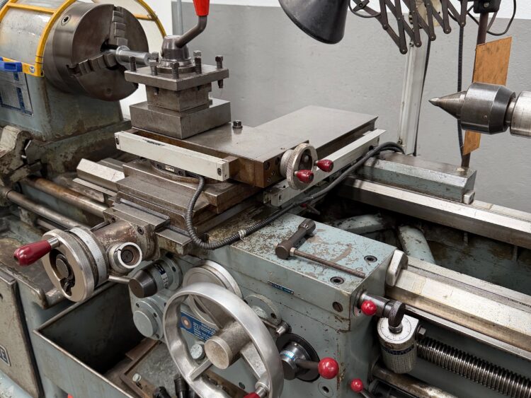 Alternative view of Torno Amutio HB 575 × 1500 mm con Visualizador