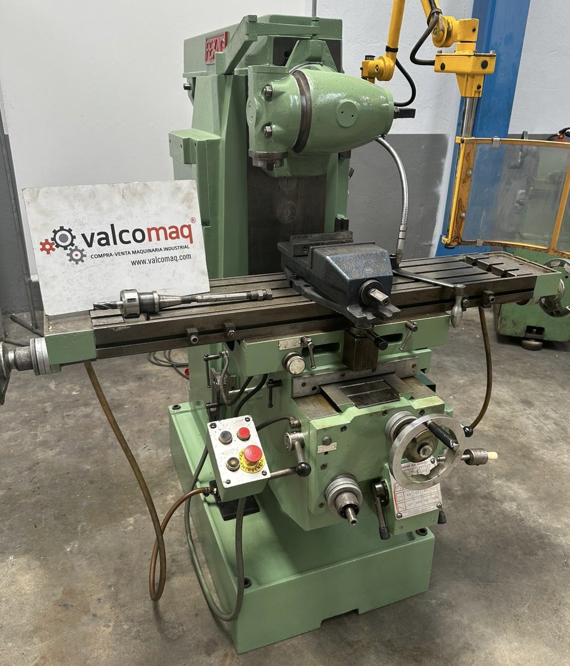 Fresadora Universal Fexac UP con Cabezal Universal ISO 40