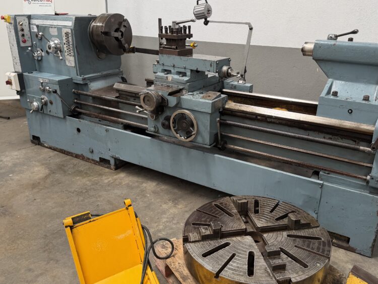Torno Geminis GE 870 × 2000 mm con Plato de 4 Garras Ø 800 mm