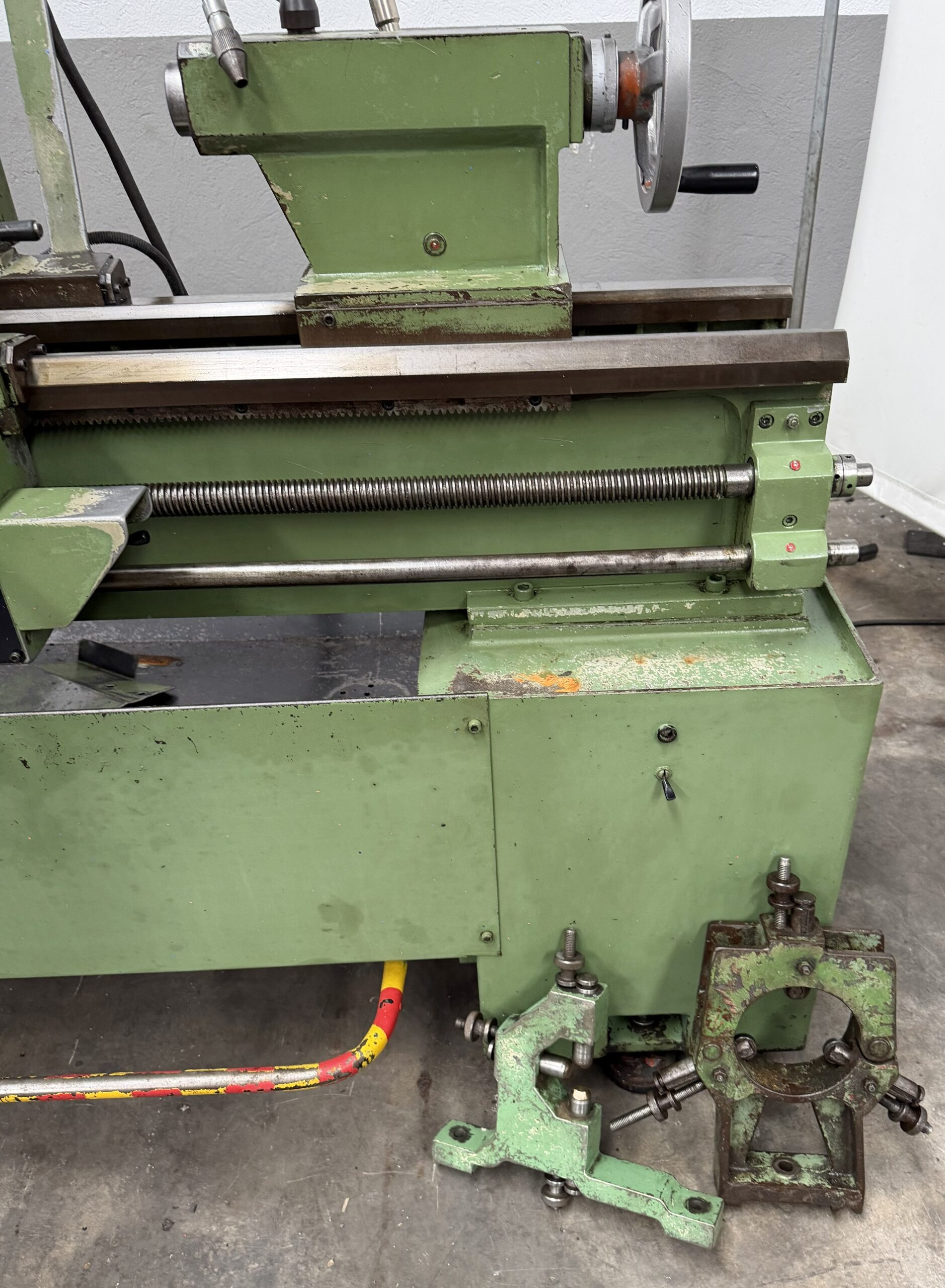 Torno Pinacho L1 200 × 1150 mm con Luneta Fija y Móvil - Imagen 8