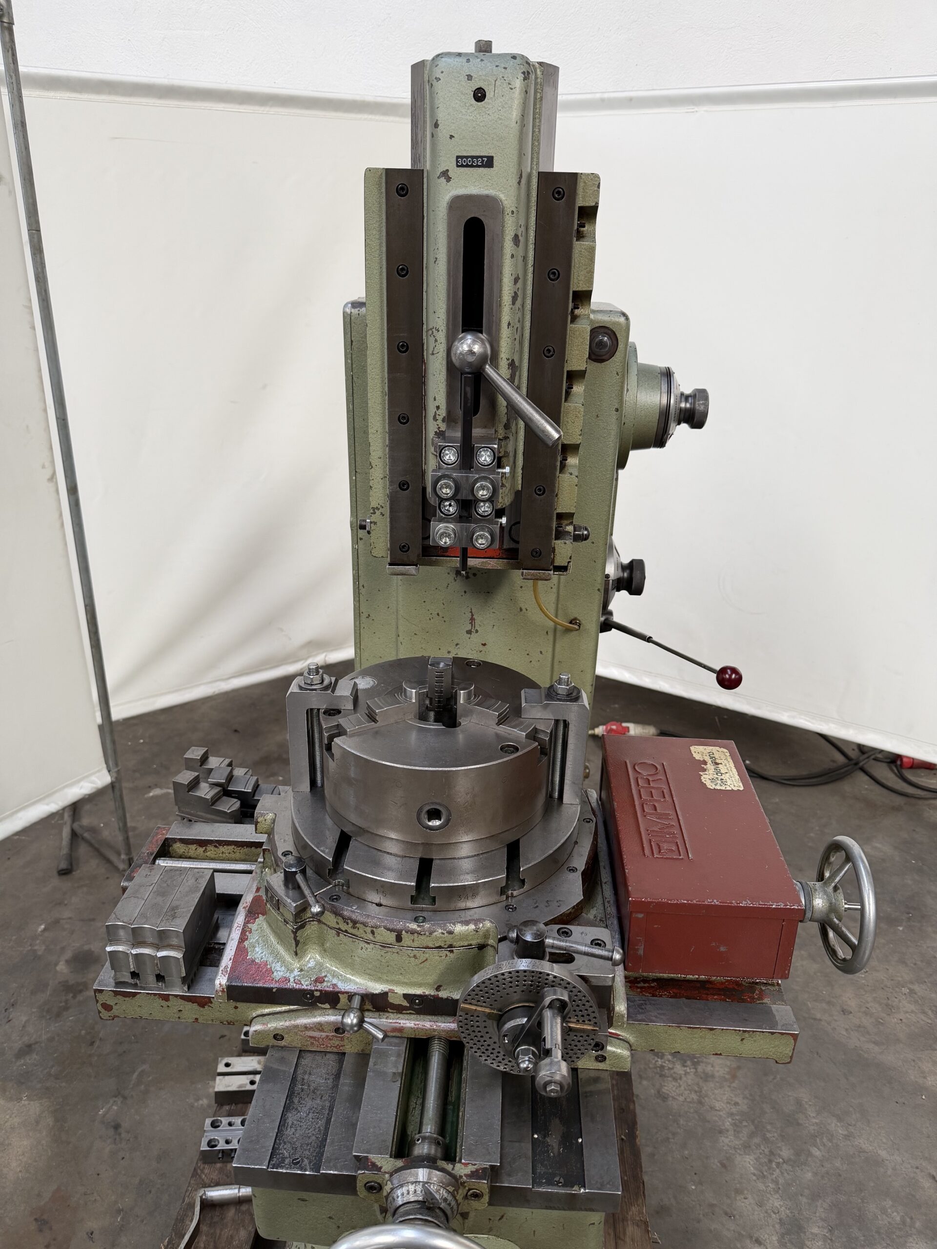 Cincinnati M127 Slotting Machine with Integrated Dividing Table - Image 3