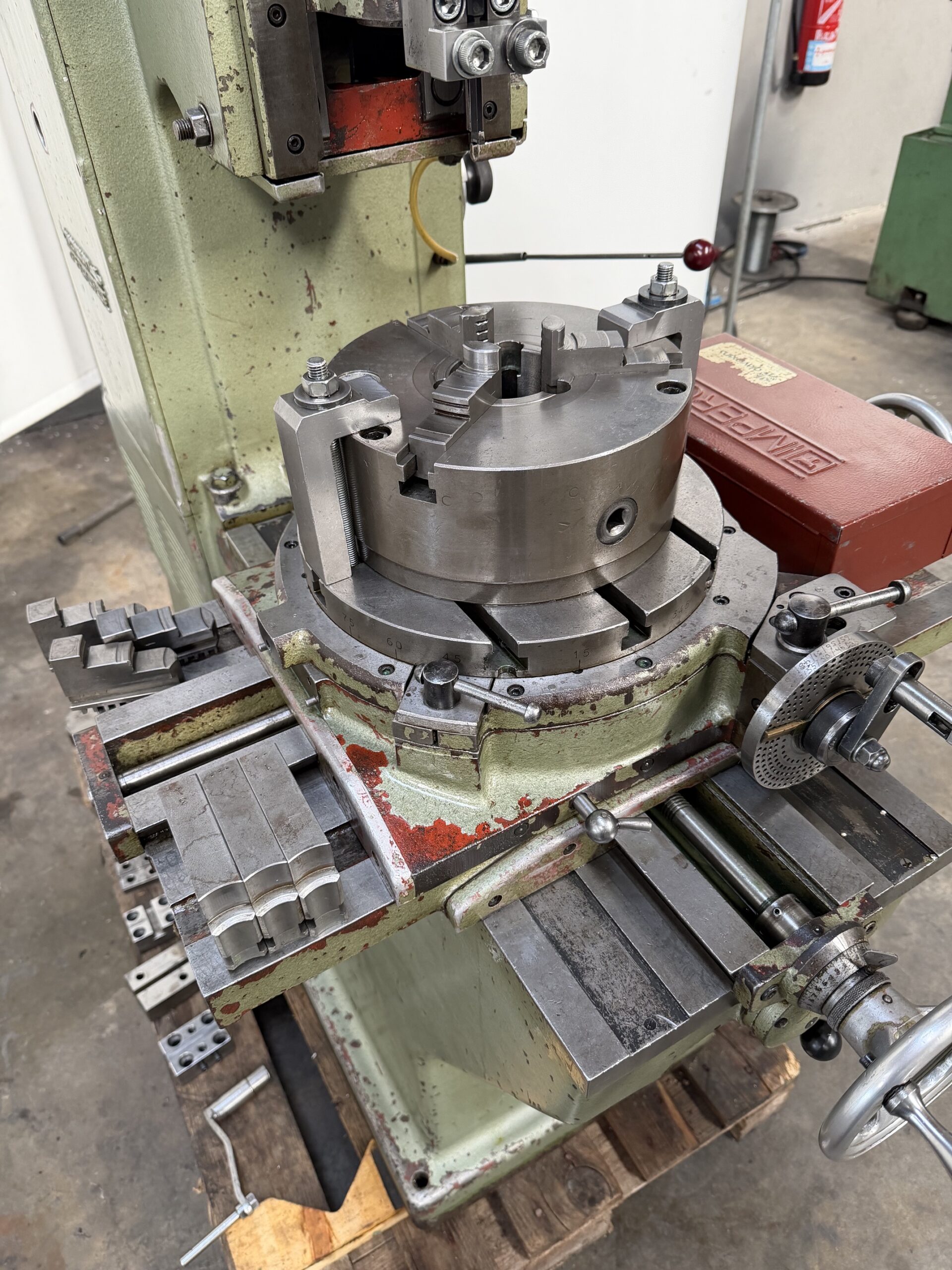 Cincinnati M127 Slotting Machine with Integrated Dividing Table - Image 5
