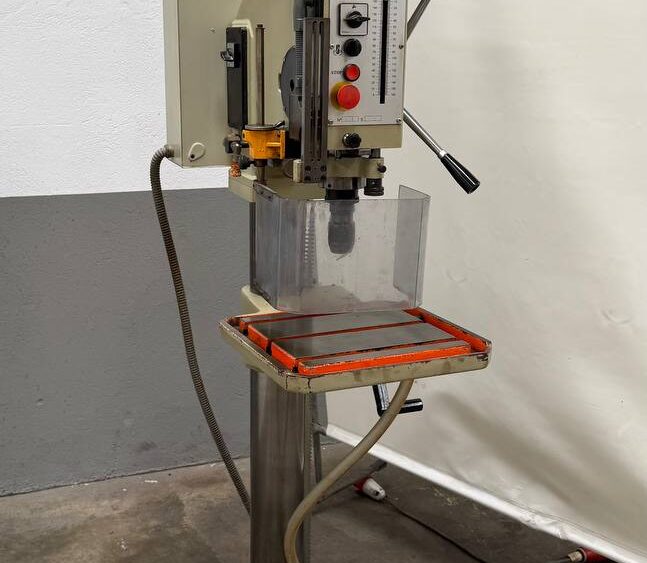 Alternative view of Taladro de Columna Erlo TSR 32 con Avances Automáticos