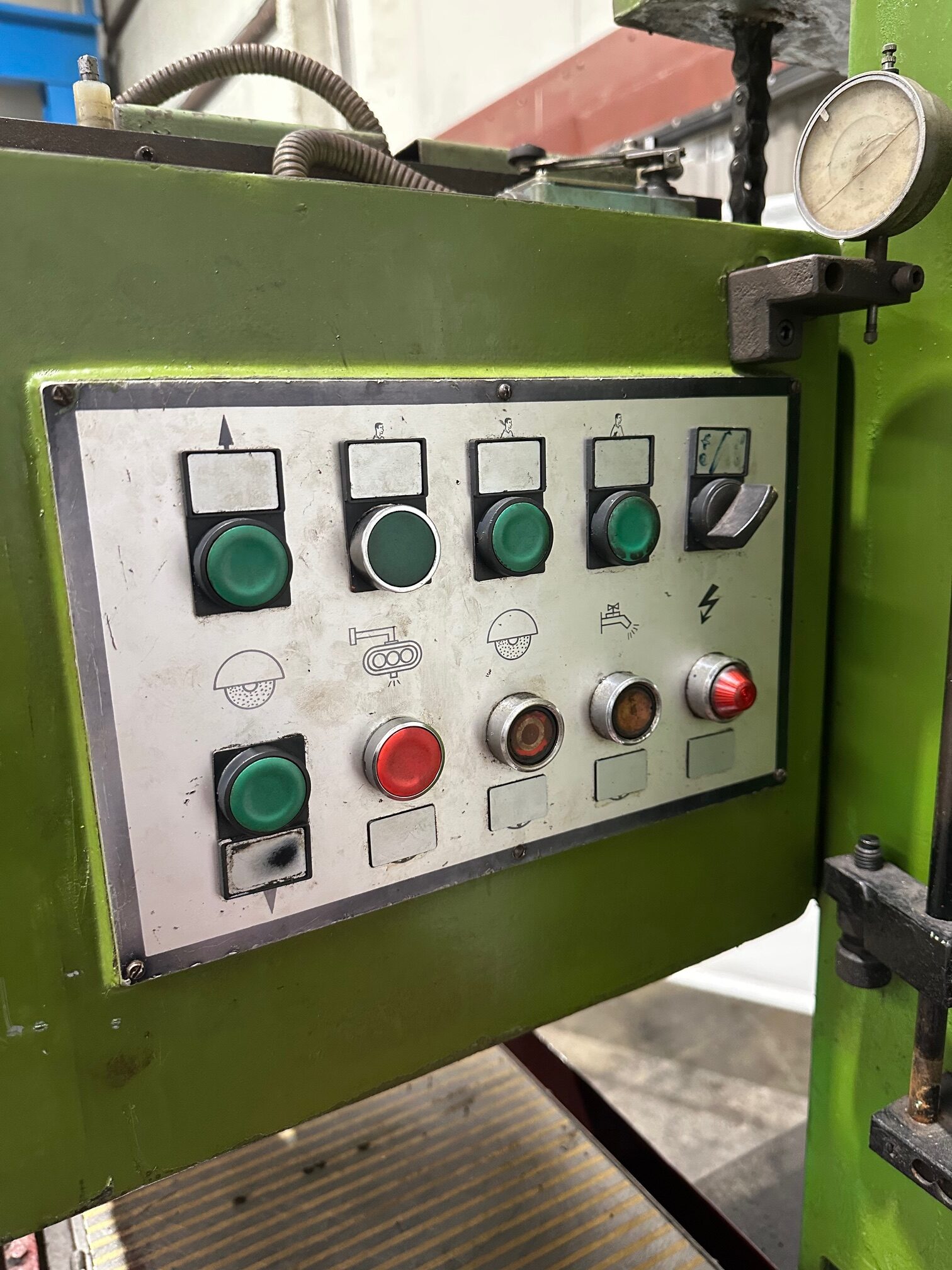 Rectificadora Tangencial Kair TM 800 × 400 con Plato Magnético - Imagen 4