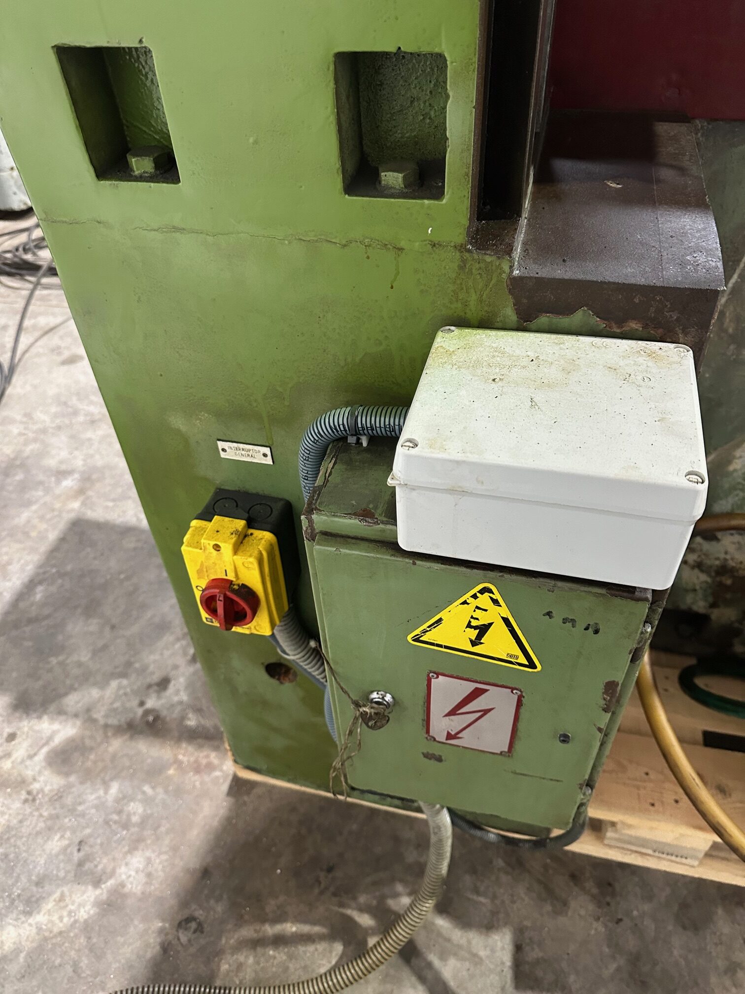 Rectificadora Tangencial Kair TM 800 × 400 con Plato Magnético - Imagen 7
