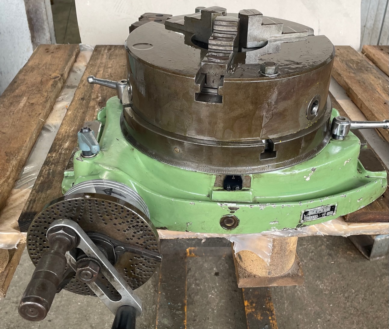 Zeatz PHGI 320 Universal Plain Dividing Head with 300 mm 3-Jaw Chuck