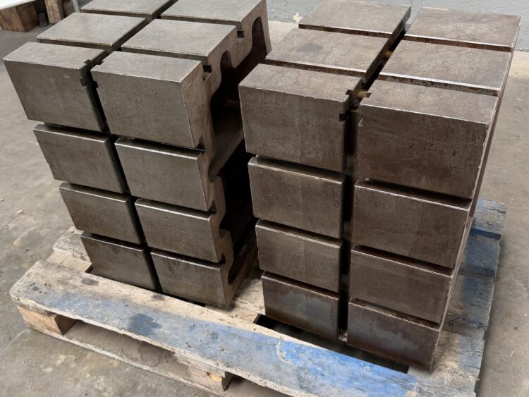 Cast Iron Slotted Angle Plates 400 × 400 × 550 mm (2 Units)