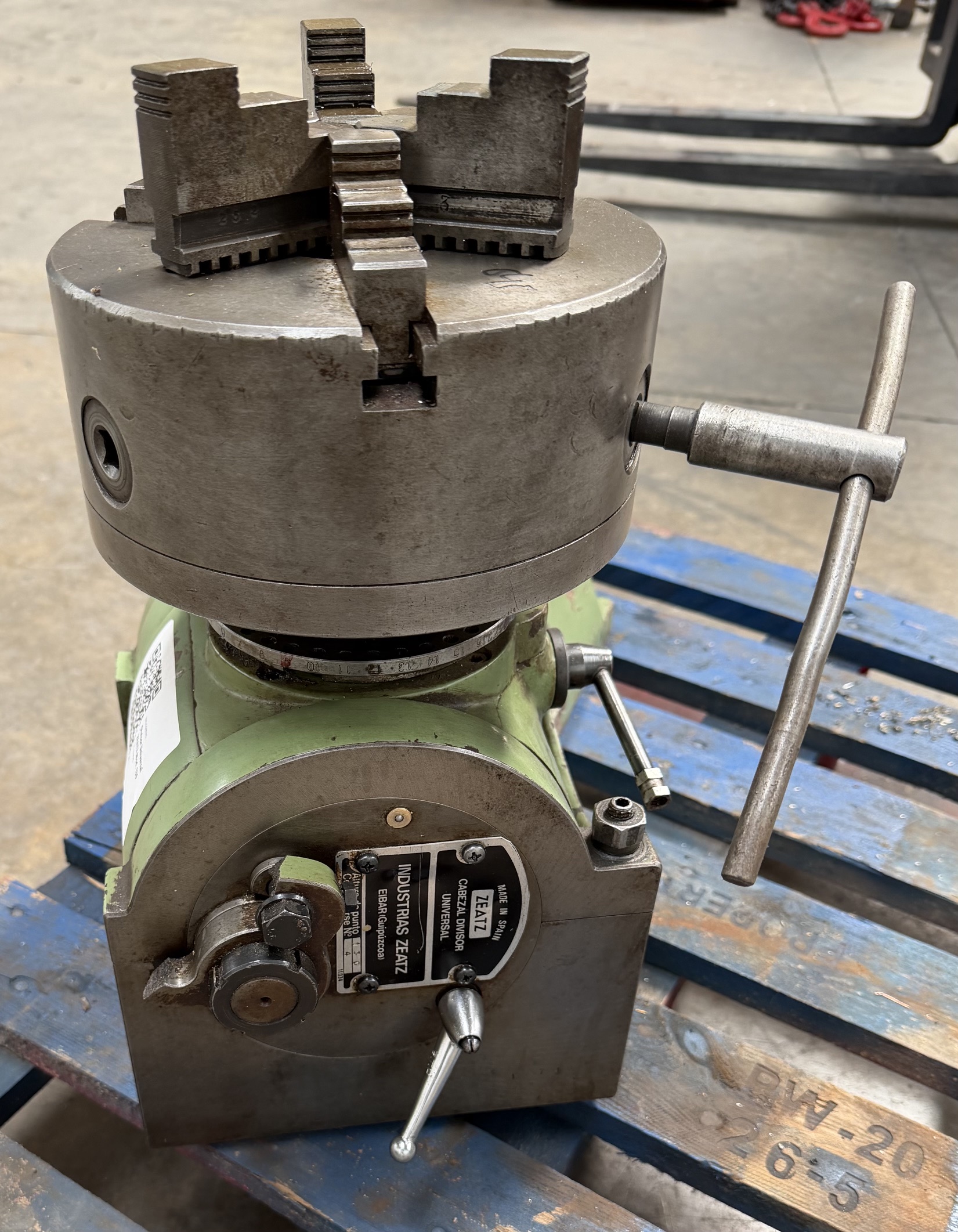 Zeatz Universal Dividing Head with Tailstock and 200 mm 3-Jaw Chuck - Image 2