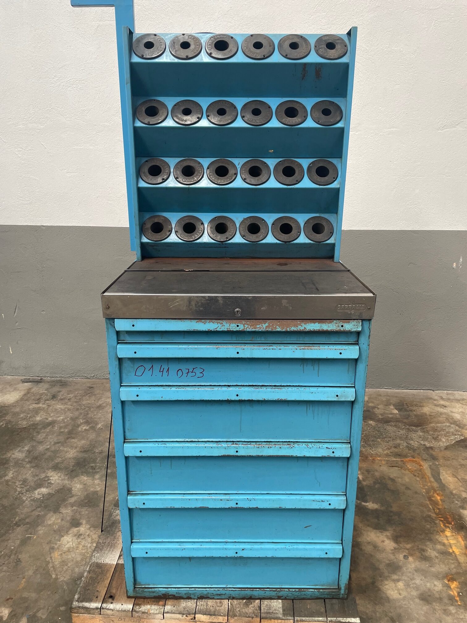 Sarralle Metal Cabinet for Milling Machine with 30 ISO 40 Tool Holders