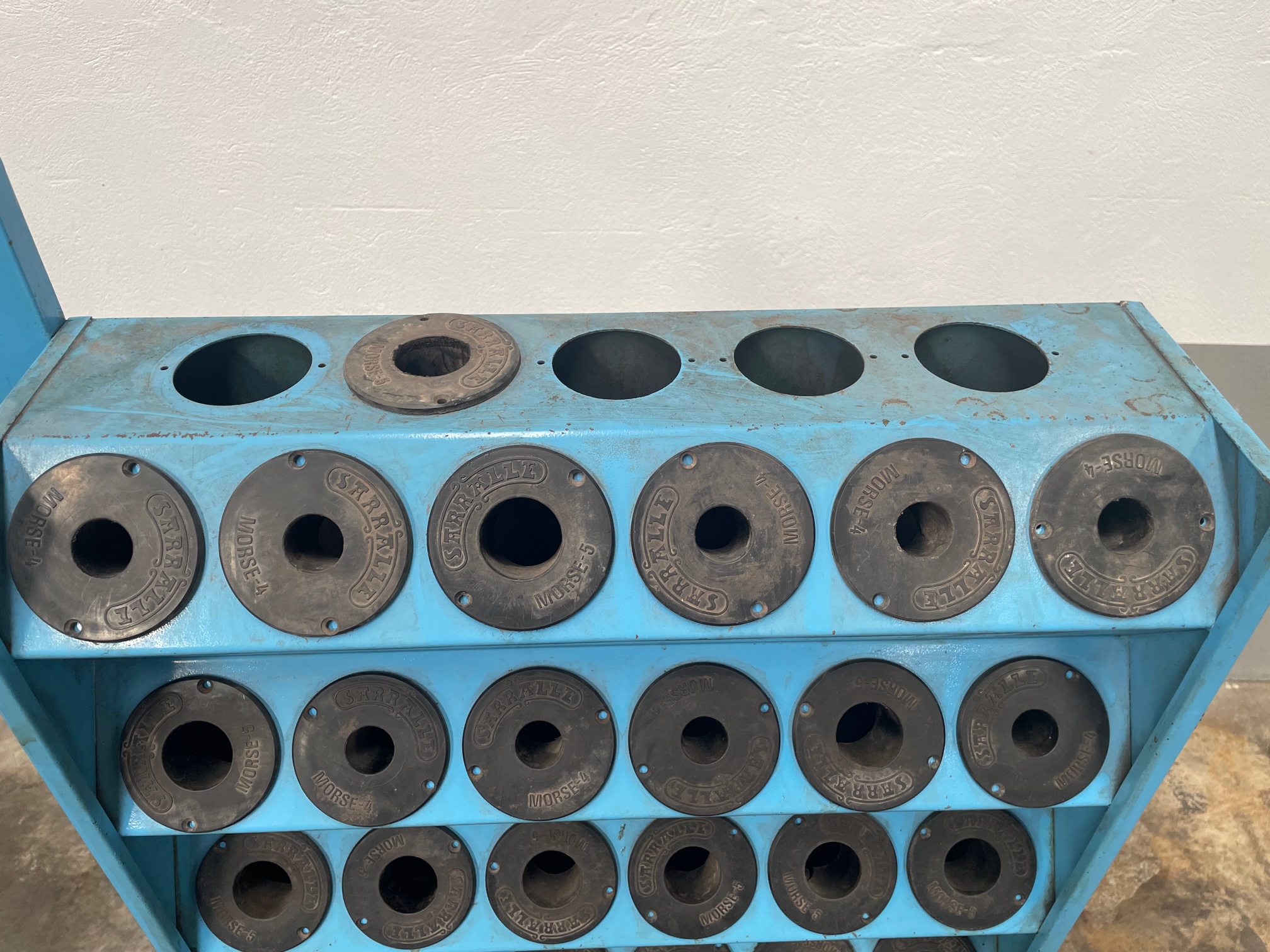 Sarralle Metal Cabinet for Milling Machine with 30 ISO 40 Tool Holders - Image 4