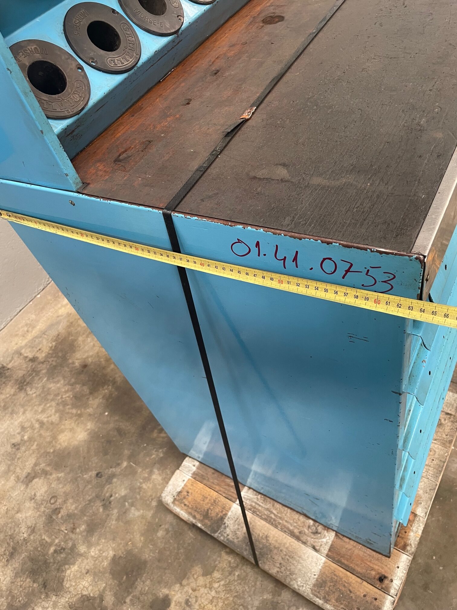 Sarralle Metal Cabinet for Milling Machine with 30 ISO 40 Tool Holders - Image 9