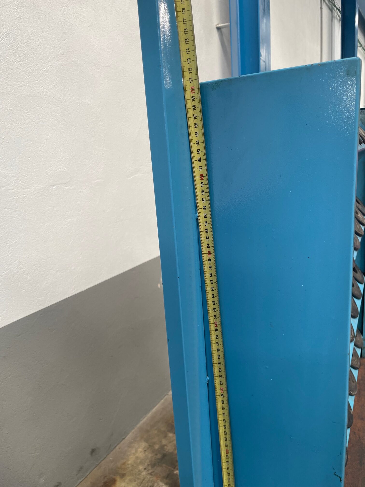 Sarralle Metal Cabinet for Milling Machine with 30 ISO 40 Tool Holders - Image 12