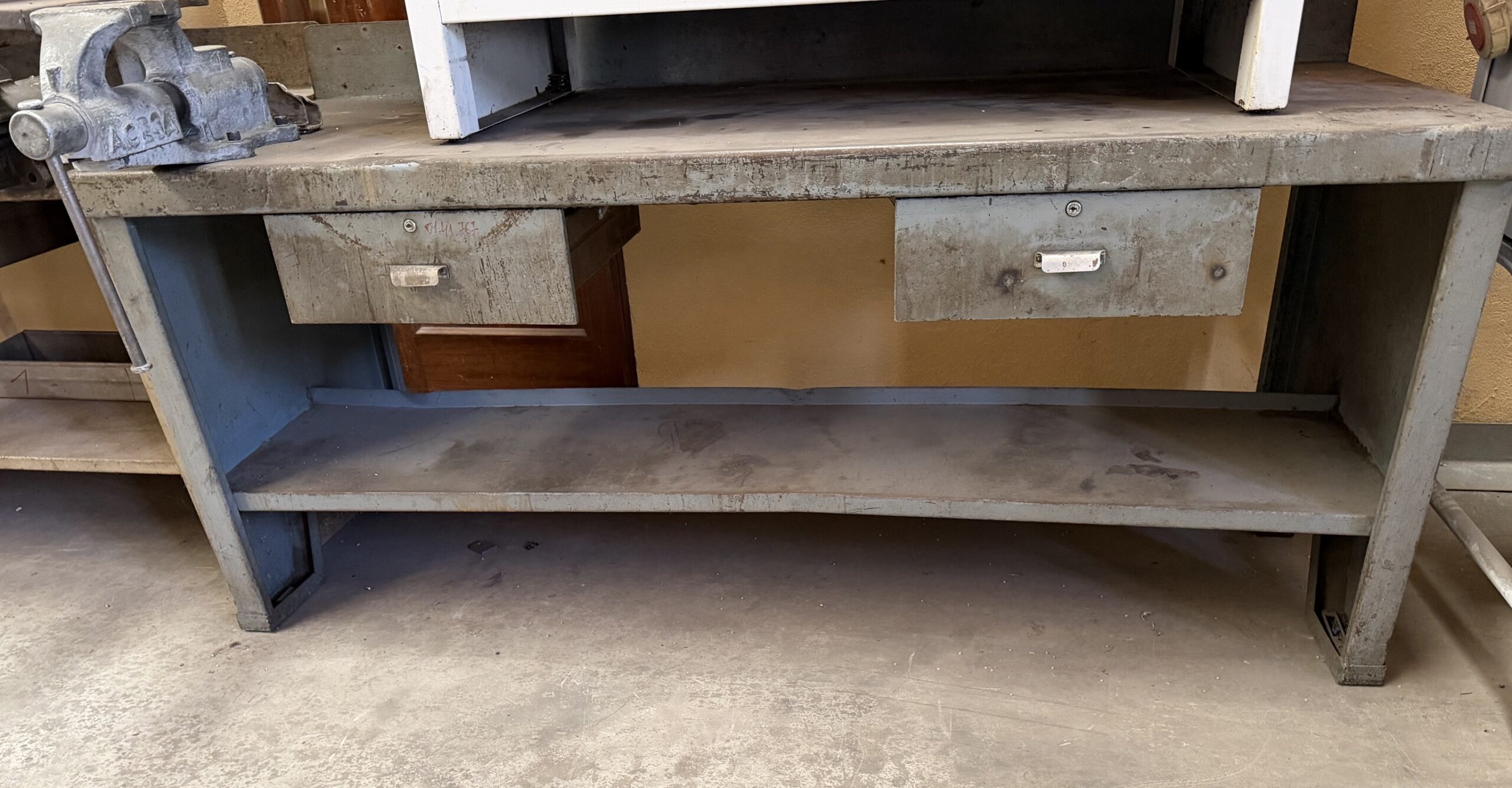 Heavy-Duty 2000 mm Metal Workbench with Acesa Bench Vice