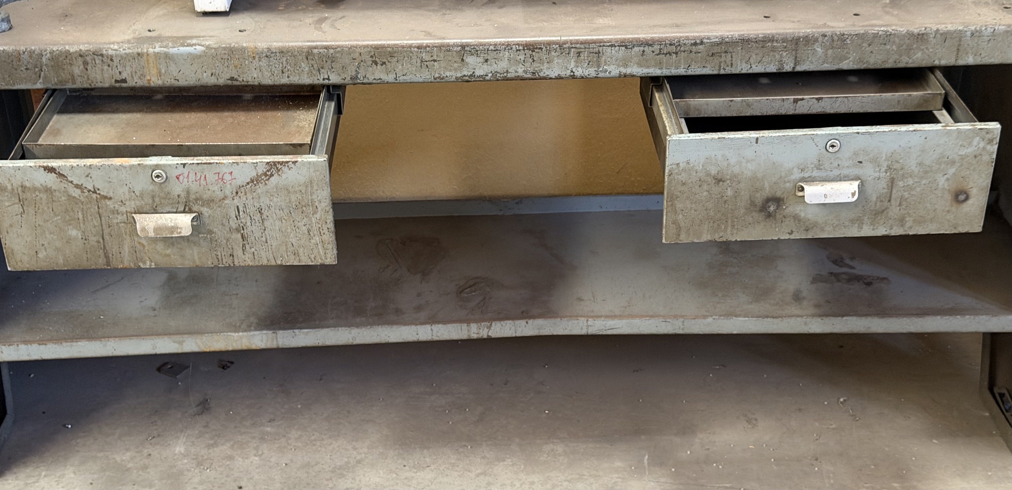 Heavy-Duty 2000 mm Metal Workbench with Acesa Bench Vice - Image 3
