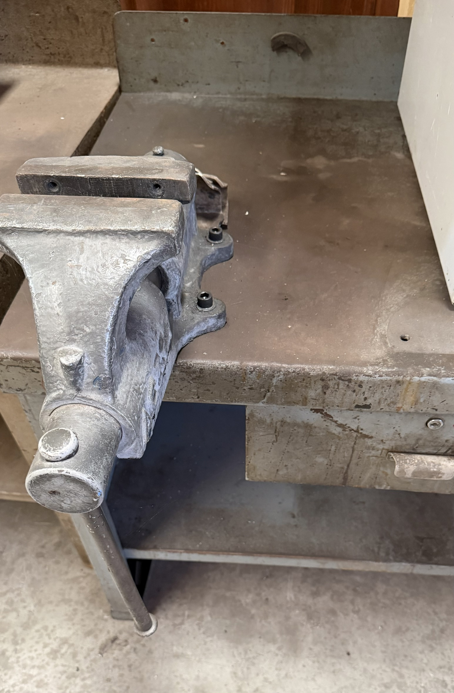 Heavy-Duty 2000 mm Metal Workbench with Acesa Bench Vice - Image 4