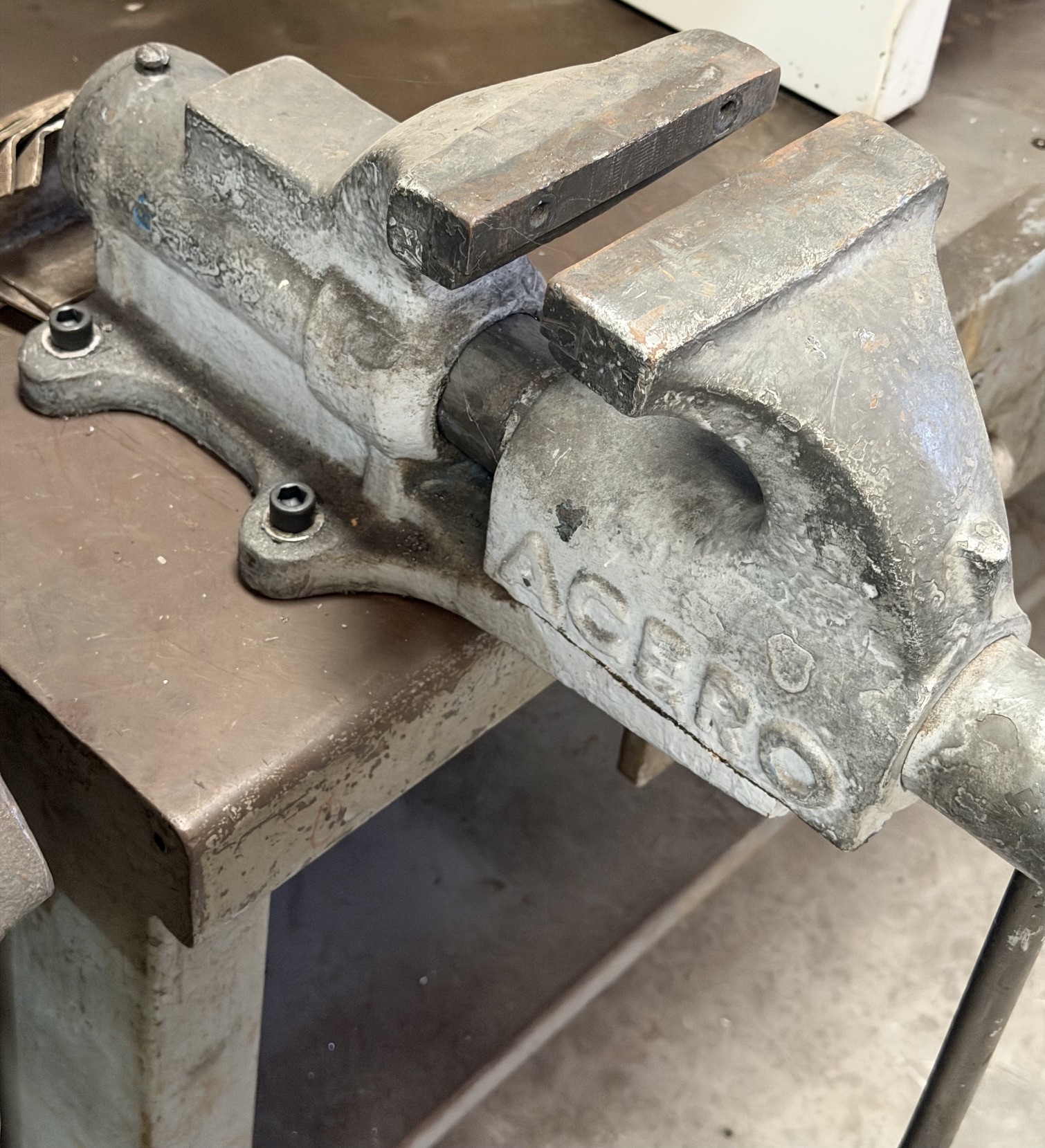 Heavy-Duty 2000 mm Metal Workbench with Acesa Bench Vice - Image 6